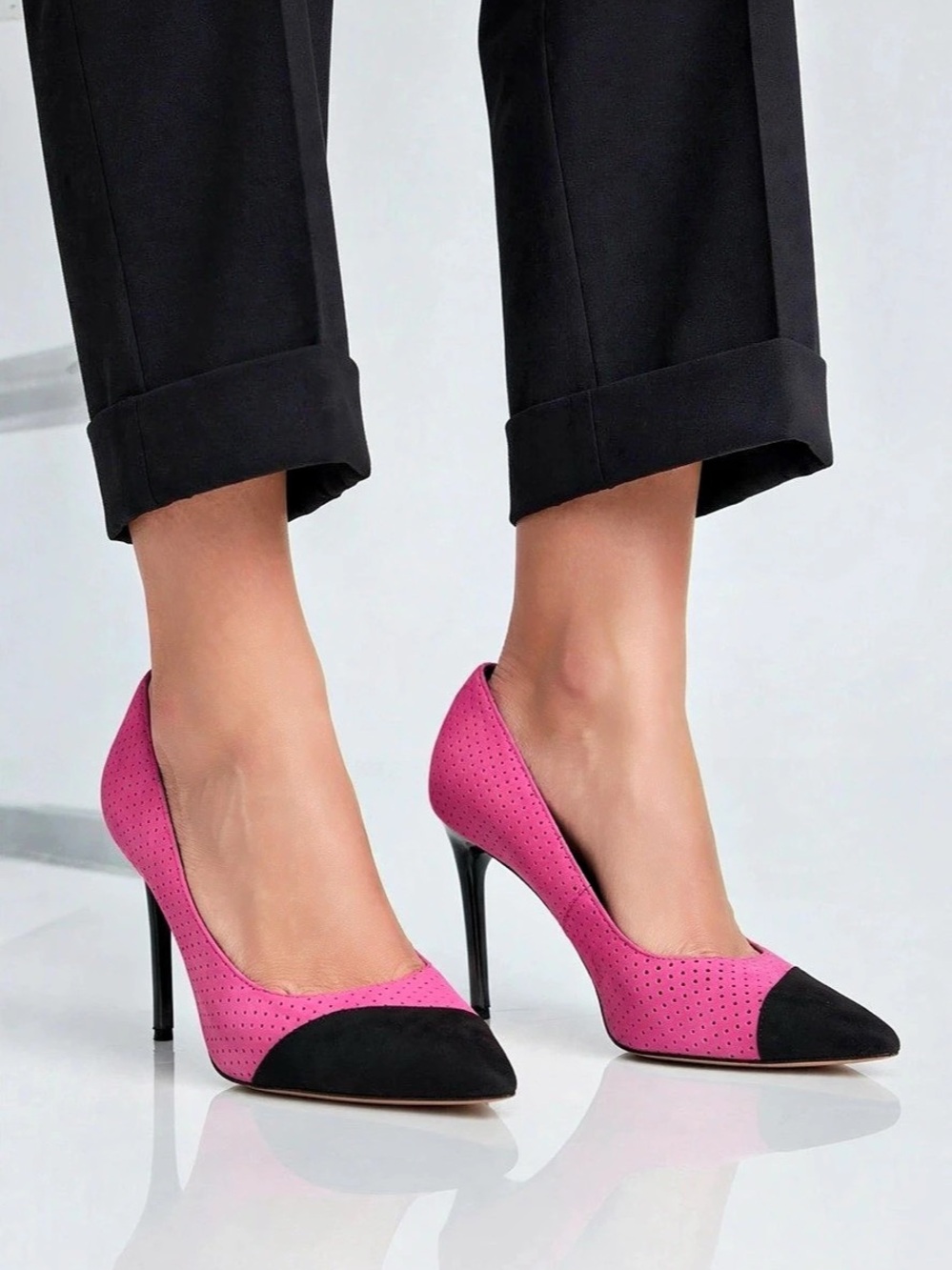 Jessica simpson Perforated Pumps Pink & Black US 6M Like New